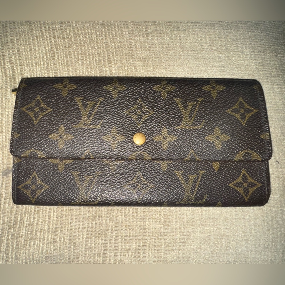 AUTHENTIC LOUIS VUITTON LONG WALLET
